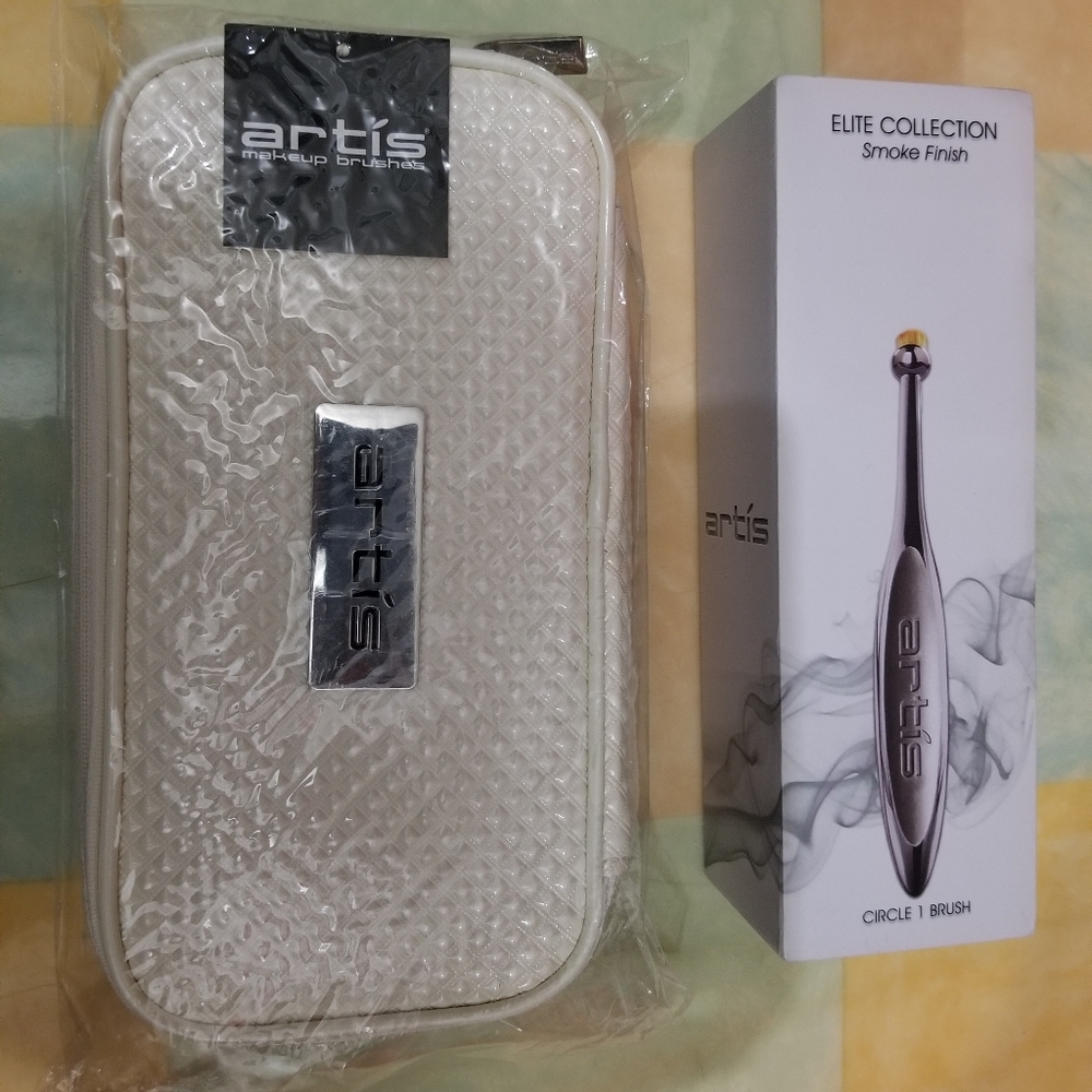 Artis Elite Collection Smoke Finish Circle 1 Brush